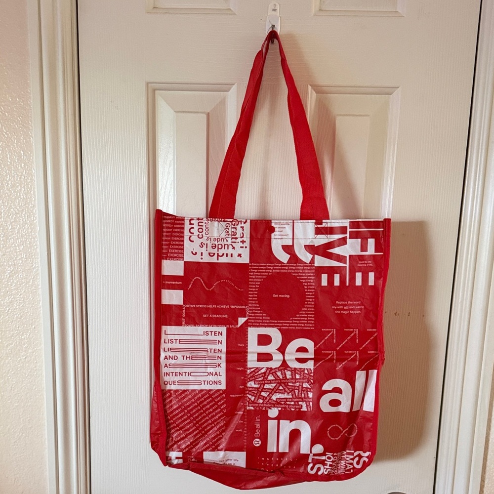 🛍️ LULULEMON SHOPPING BAG 🛍️ NWOT 🛍️ - Picture 2 of 12